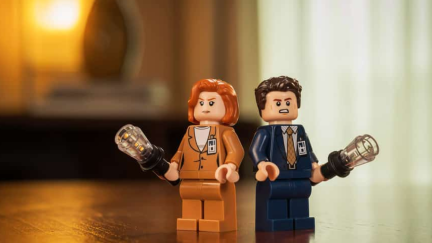 Lego minifigures of Fox Mulder and Dana Scully from 'The X-Files'