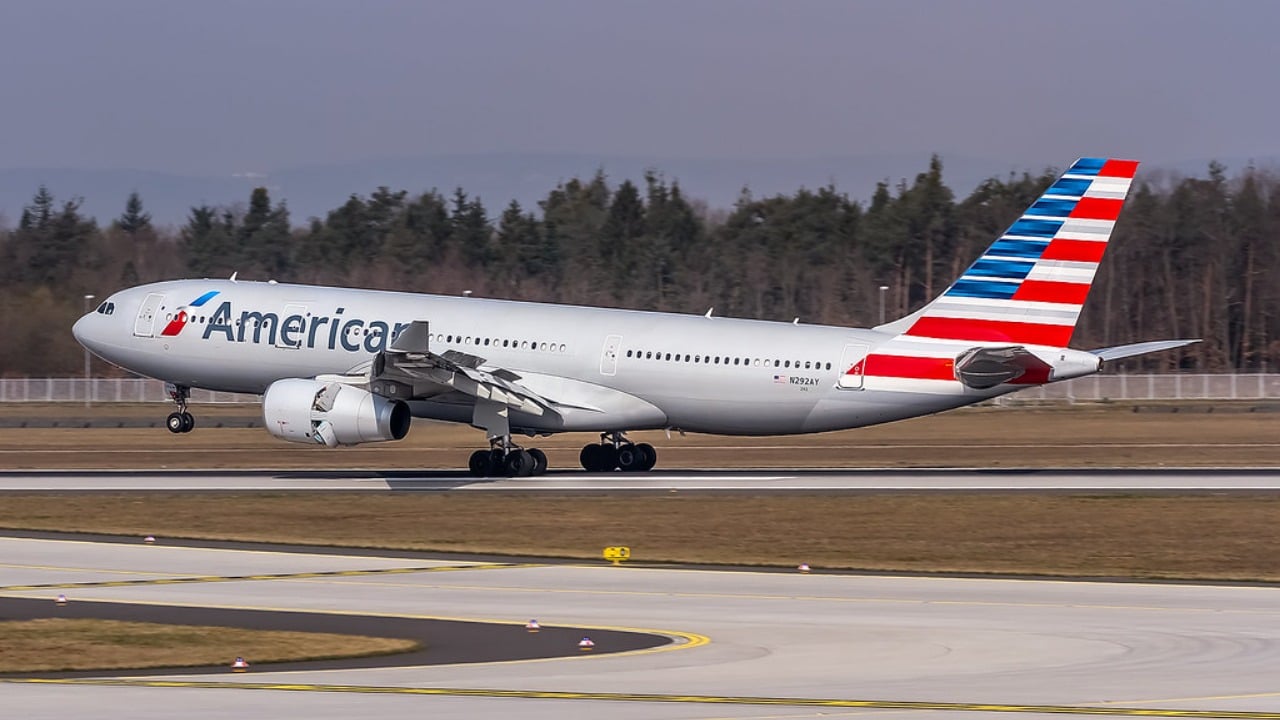 themarysue.com - Terrina Jairaj - American Airlines passenger allegedly performs 'indecent' acts on flight to Miami at 30,000 feet. Then cops step in upon landing