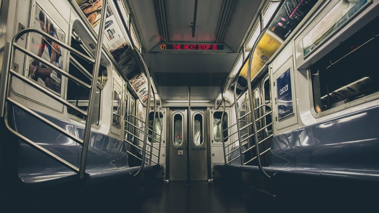 NYC subway rider allegedly killed in stabbing, then bystanders chase suspect onto a rooftop